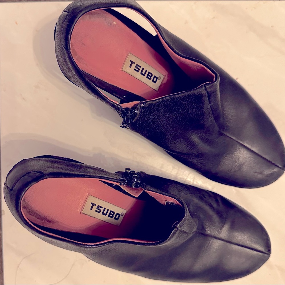Tsubo Black Leather Sling Back Mules